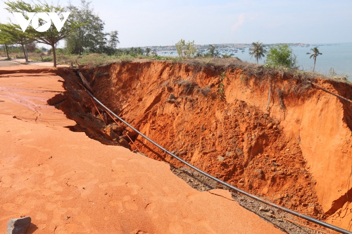 Bình Thuận yêu cầu chủ đầu tư dự án khắc phục hậu quả sạt lở cát- Ảnh 2.