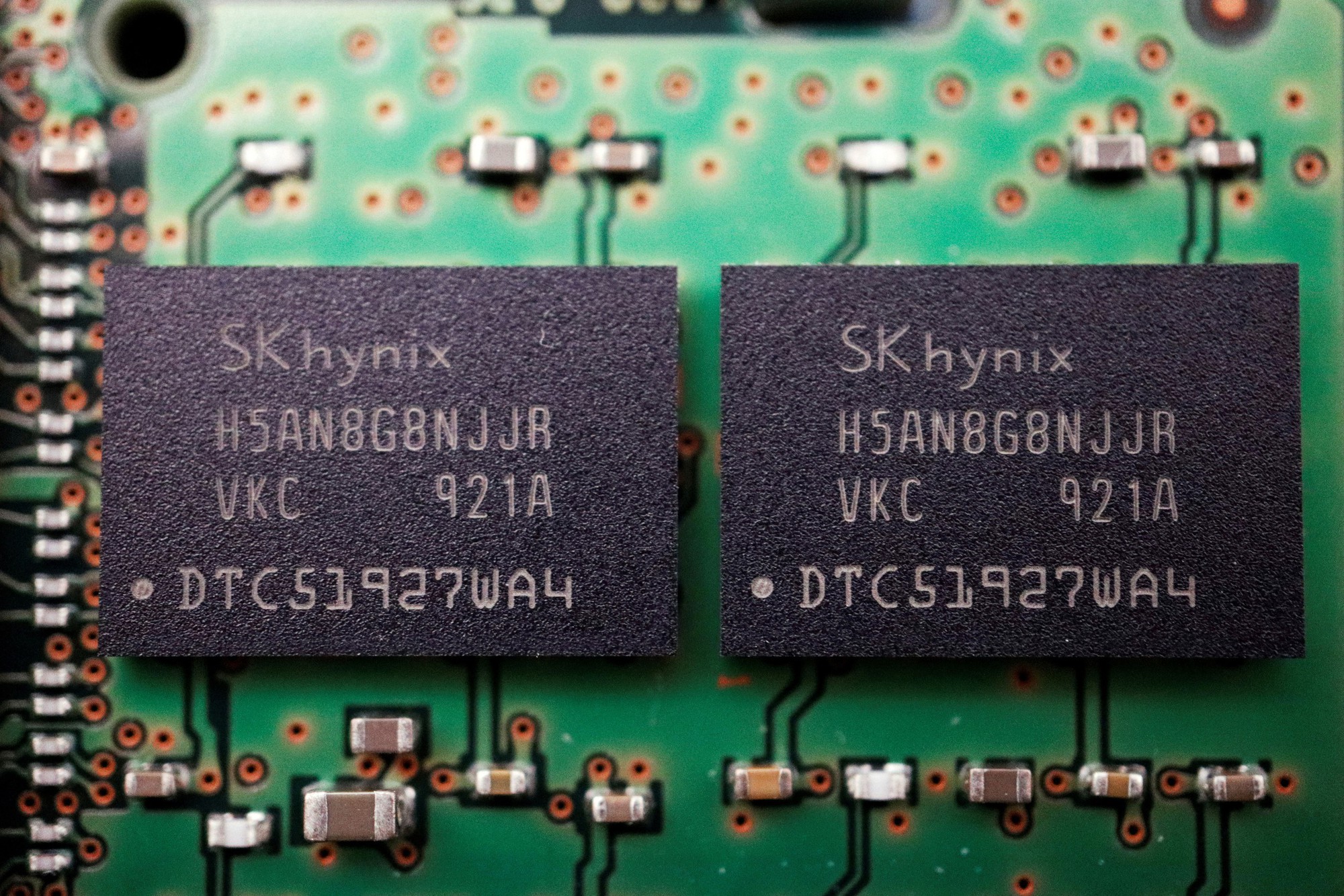 Chip nhớ của nhà cung cấp chip Hàn Quốc SK Hynix Ảnh: REUTERS