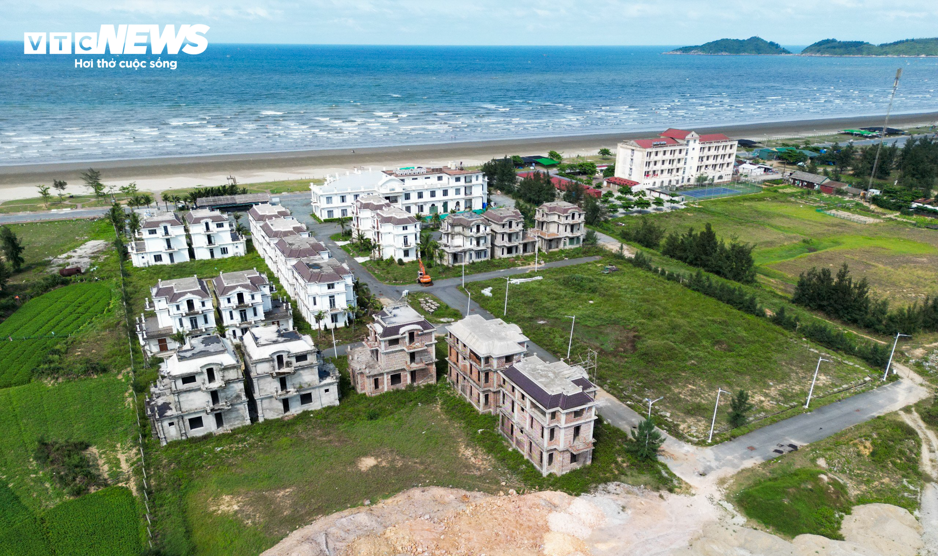 Khu biệt thự 370 tỷ đồng nằm hoang lạnh bên bờ biển Hà Tĩnh- Ảnh 14.