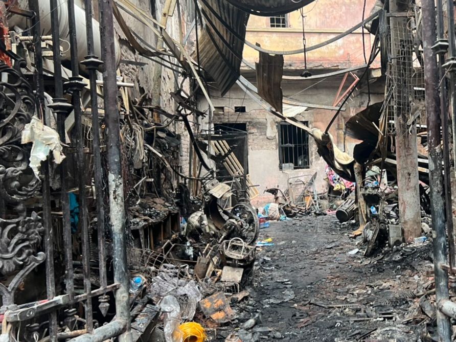 Thứ trưởng Bộ Công an Trần Quốc Tỏ tới hiện trường vụ cháy nhà trọ 14 người chết ở Hà Nội- Ảnh 2.