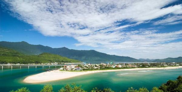 Điểm du lịch biển giá rẻ gần Hà Nội đang hot: Là bãi biển hữu tình bậc nhất việt Nam, sở hữu 1 mốc địa đầu trên bản đồ Tổ quốc- Ảnh 2.