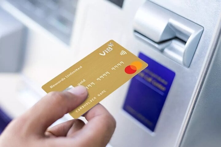 Có nên rút tiền thẻ tín dụng?- Ảnh 1.