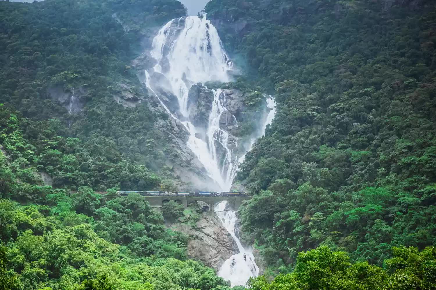 Chiêm ngưỡng 21 thác nước đẹp nhất thế giới: Việt Nam có tên, là thác nắm kỷ lục Đông Nam Á- Ảnh 5.
