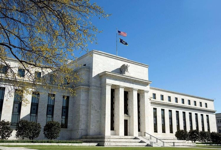 Một loạt dữ liệu kinh tế đi ngược dự báo, Fed có thể không cắt giảm lãi suất vào mùa hè này- Ảnh 1.