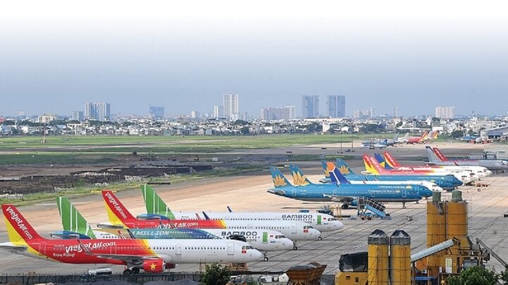 Giá vé máy bay giảm gần 50%, khách háo hức tìm tour du lịch trong nước- Ảnh 2.