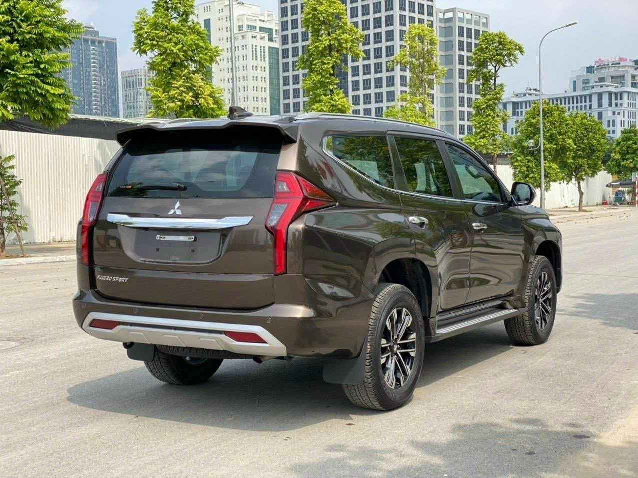 Giá Mitsubishi Pajero Sport có 'đáy' mới: Giảm sâu nhất 300 triệu, SUV hạng D nhưng rẻ ngang CX-5, Tucson- Ảnh 2.