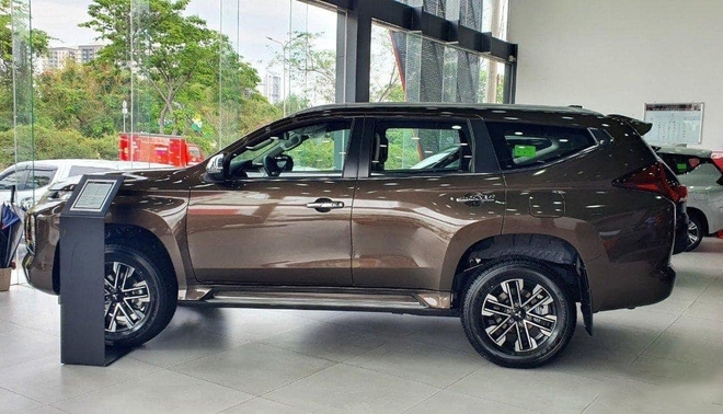 Giá Mitsubishi Pajero Sport có 'đáy' mới: Giảm sâu nhất 300 triệu, SUV hạng D nhưng rẻ ngang CX-5, Tucson- Ảnh 5.