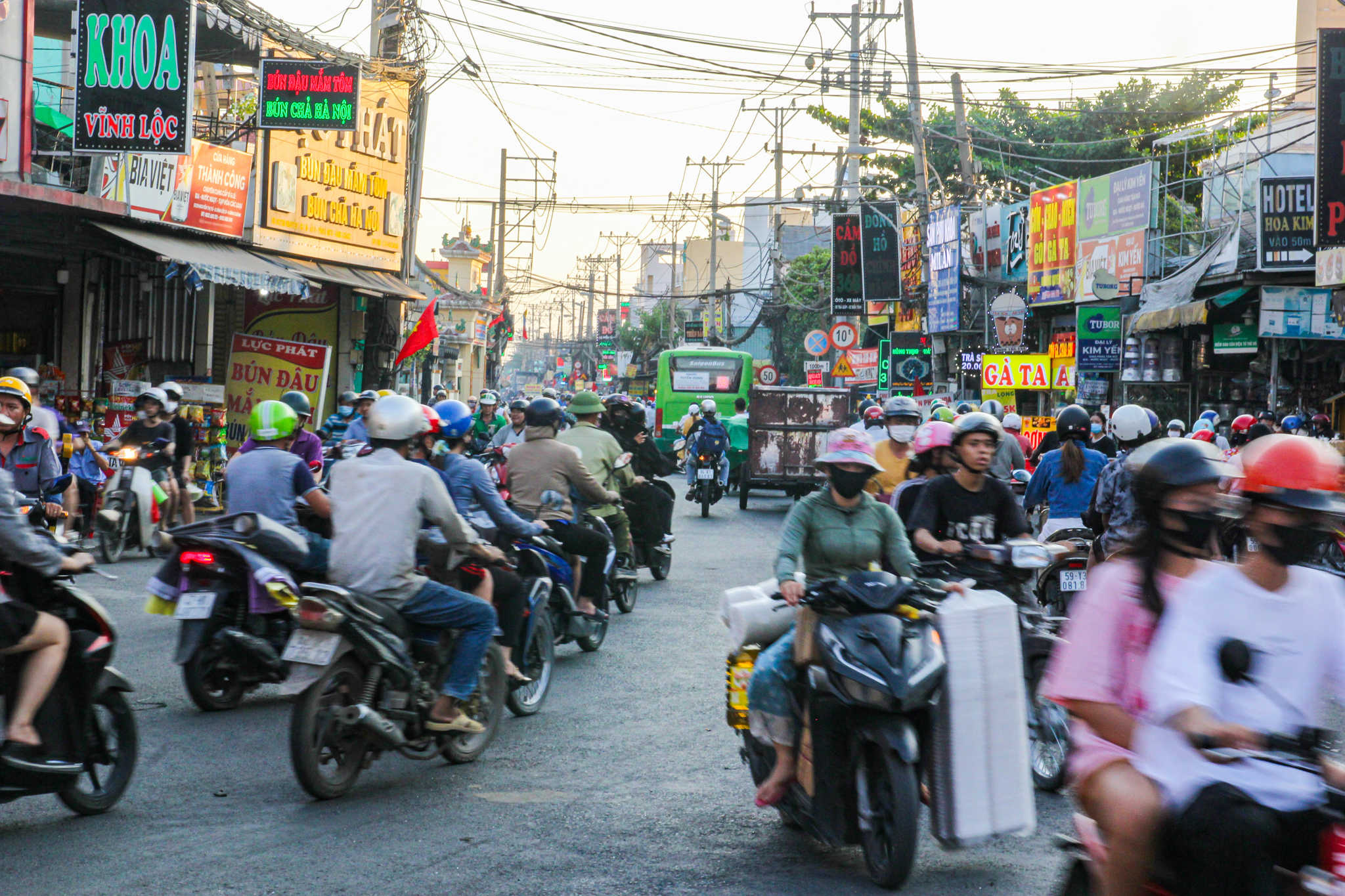 Con đường huyết mạch ở huyện đông dân nhất Việt Nam có thể được đầu tư 5.200 tỷ để mở rộng- Ảnh 8.