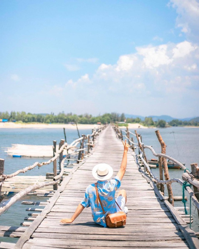 Cây cầu gỗ vượt sông dài nhất Việt Nam: Đi mãi không thấy bờ, ai cứng tay lái lắm mới dám chạy hết được!- Ảnh 16.