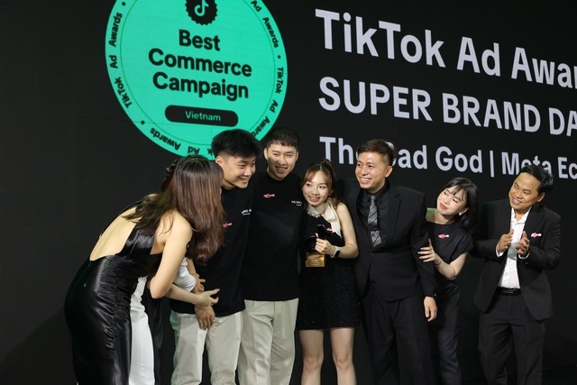Một startup thời trang Việt vượt qua GrabFood, L’Oreal, P&G, giành giải chiến dịch thương mại hiệu quả nhất của TikTok: 