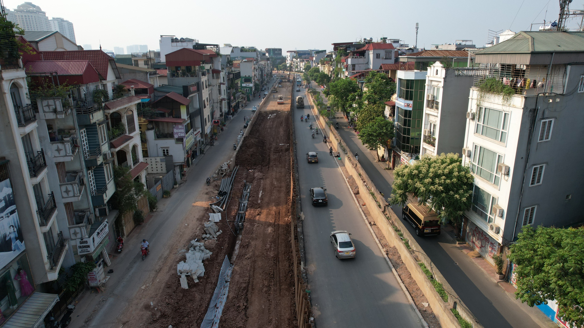 Cận cảnh dự án mở rộng đường đê hơn 800 tỷ đồng, lớn nhất Hà Nội gỡ được 'nút thắt', hẹn ngày về đích sớm- Ảnh 6.