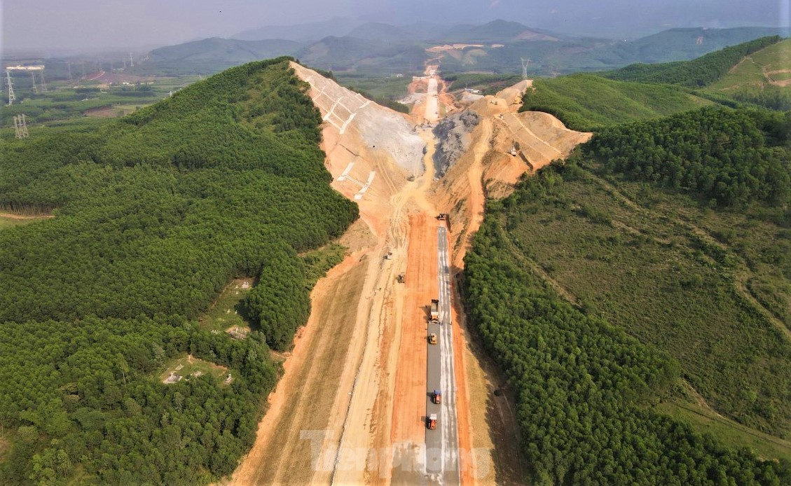 Đại công trường hầm xuyên núi hơn 12.500 tỷ trên cao tốc Bắc - Nam- Ảnh 11.