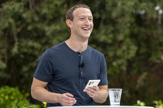 Mark Zuckerberg ngược chiều cả thế giới: Một mình ủng hộ mã nguồn mở, tự hào LLaMA 2 được tải xuống 180 triệu lần, được tung hô là ‘nhà vô địch’- Ảnh 1.