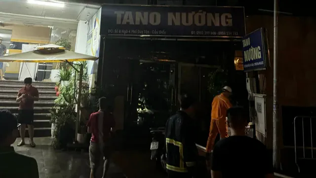 Cháy quán ăn trong đêm tại Cầu Giấy, Hà Nội- Ảnh 3.