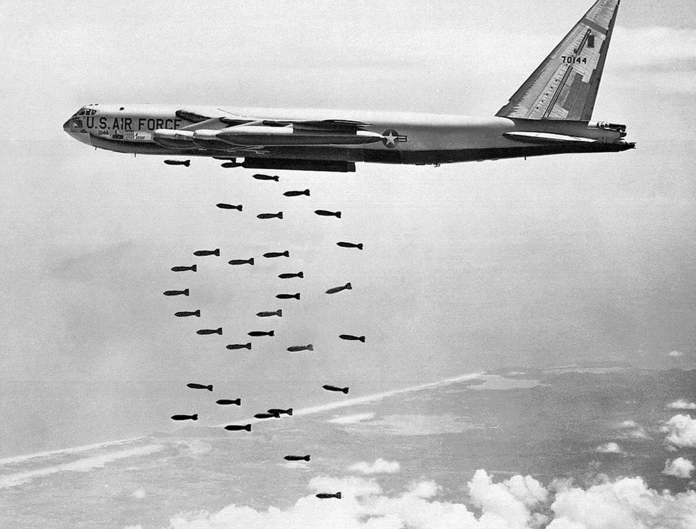 Kinh ngạc tuổi thọ của 'pháo đài bay' B-52: Hung thần không quân Mỹ chỉ thảm bại duy nhất ở Việt Nam- Ảnh 2.