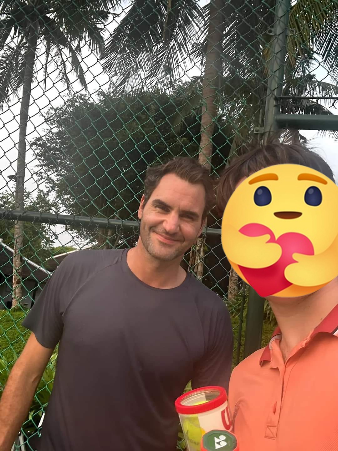 Huyền thoại quần vợt Roger Federer gây sốt khi 
