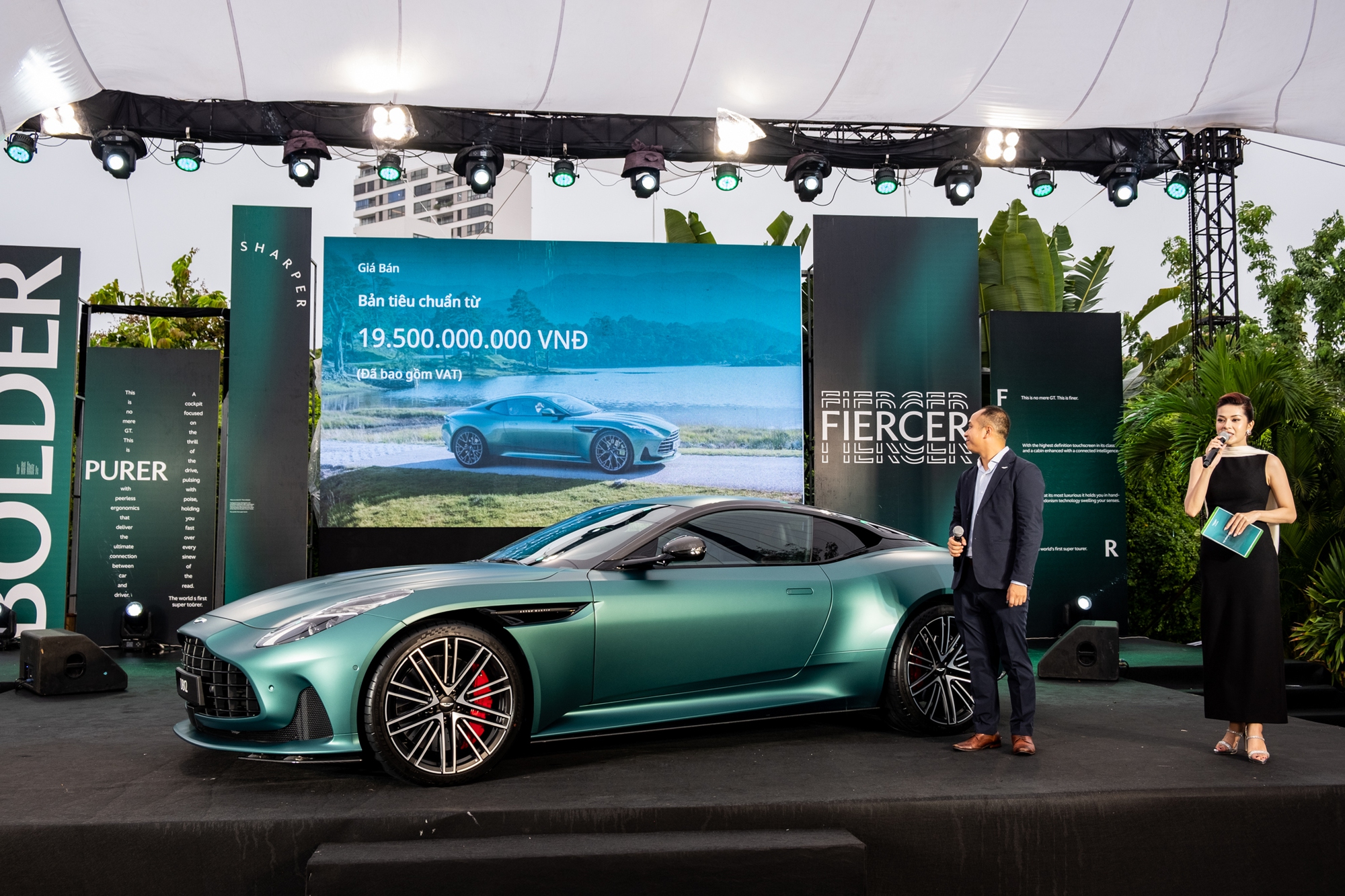 Aston Martin DB12 ra mắt Việt Nam: Giá từ 19,5 tỷ, đại gia thích mui trần hay option riêng vẫn đặt được nhưng cần chờ đợi- Ảnh 1.