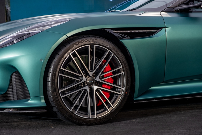Aston Martin DB12 ra mắt Việt Nam: Giá từ 19,5 tỷ, đại gia thích mui trần hay option riêng vẫn đặt được nhưng cần chờ đợi- Ảnh 8.