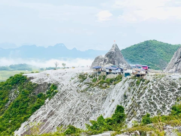 Đèo Đá Trắng - cung đường 'tuyết phủ' huyền ảo giữa lòng Tây Bắc - Đài phát  thanh và truyền hình Nghệ An