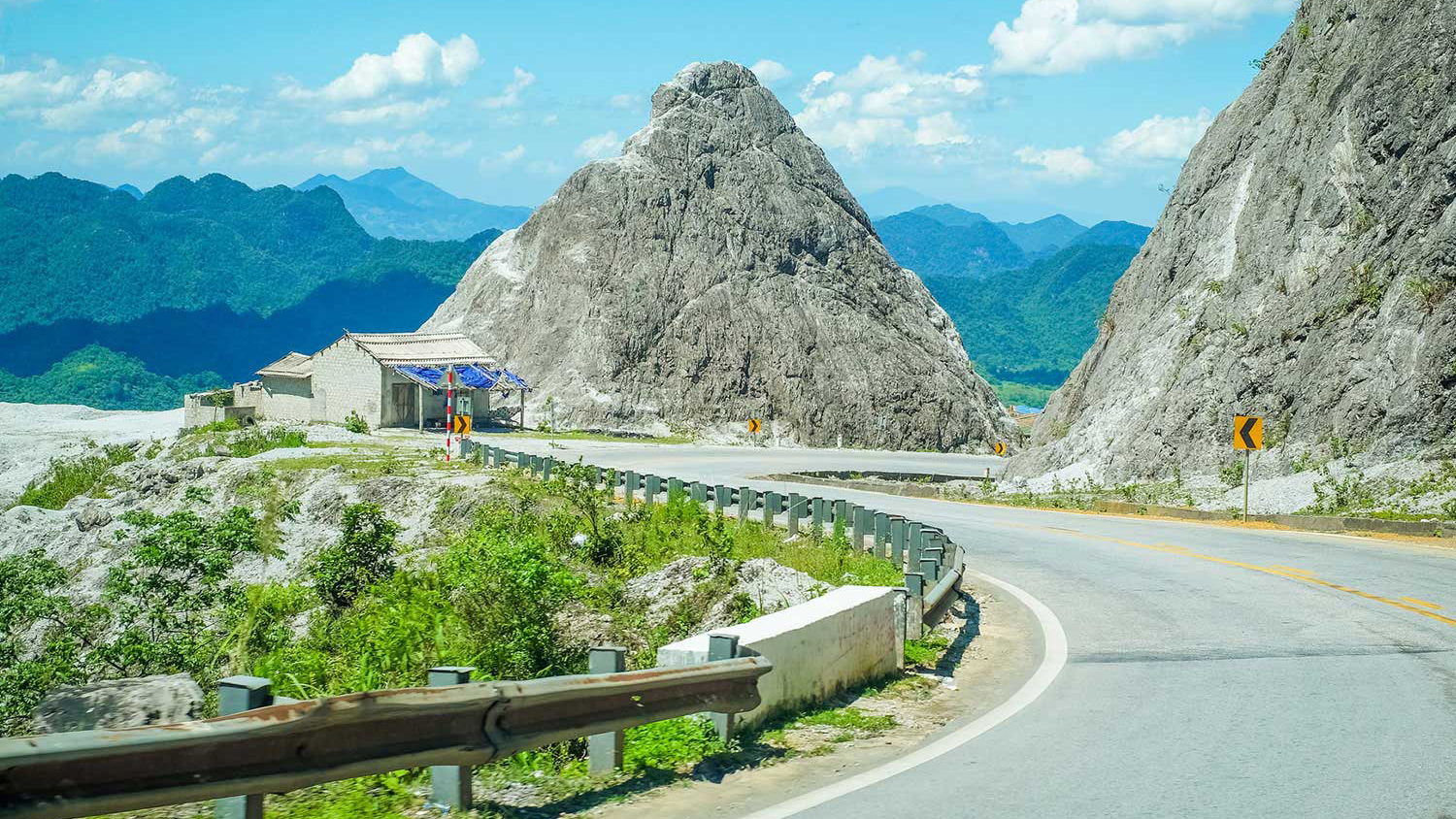 Phát hiện địa điểm chỉ cách Hà Nội 120km nhưng có thể săn mây tuyệt đẹp, ví ngang 