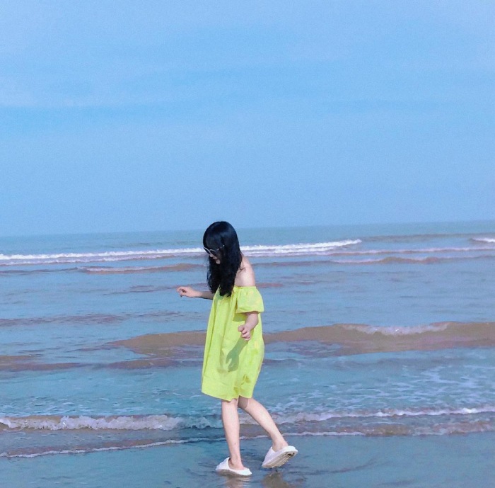 Không cần tốn công ra Hạ Long hay Cát Bà, ngay gần Hà Nội có 1 bãi biển đẹp mê mẩn: Còn nguyên vẻ hoang sơ với nhiều cảnh 