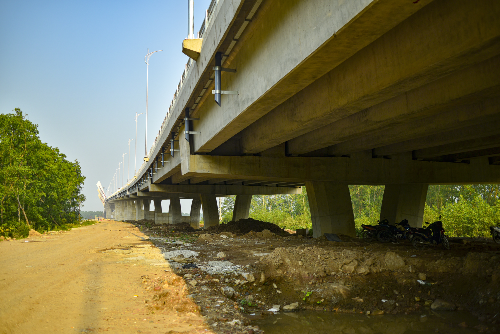 Toàn cảnh khu vực được xây cây cầu trị giá 2.000 tỷ sắp hoàn thành, kết nối Hải Phòng và Quảng Ninh, đưa tuyến phà sông lớn nhất miền Bắc về “nghỉ hưu”.- Ảnh 8.