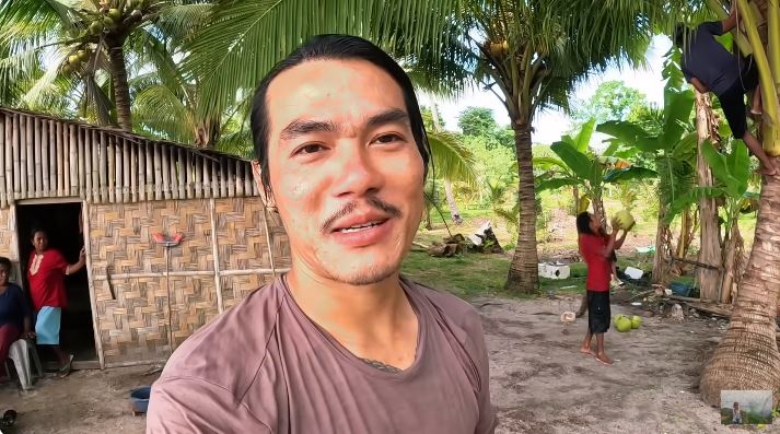 Đi săn tôm hùm khổng lồ ở đảo hoang Indonesia, gã lang thang người Việt chạm mặt 