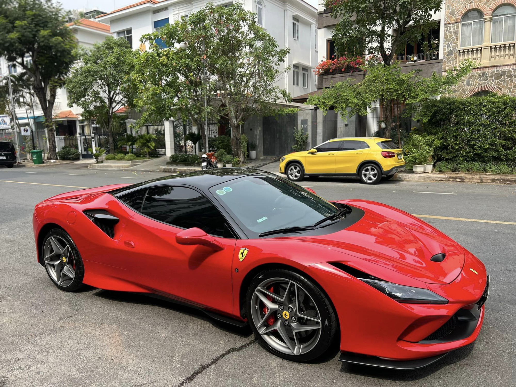 Cường Đô la hỏi mua Ferrari 12Cilindri sau vài giờ ra mắt, 'chốt deal' chỉ trong một nốt nhạc, dân mạng 'đoán già đoán non' chủ nhân thứ hai ở Việt Nam là một đại gia 'quen mặt'- Ảnh 12.