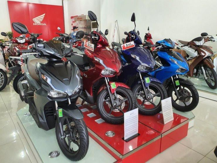 Cuộc khủng hoảng trên thị trường xe máy Việt: Doanh số bán hàng trượt dài bất chấp nỗ lực giảm giá - Ảnh 3.