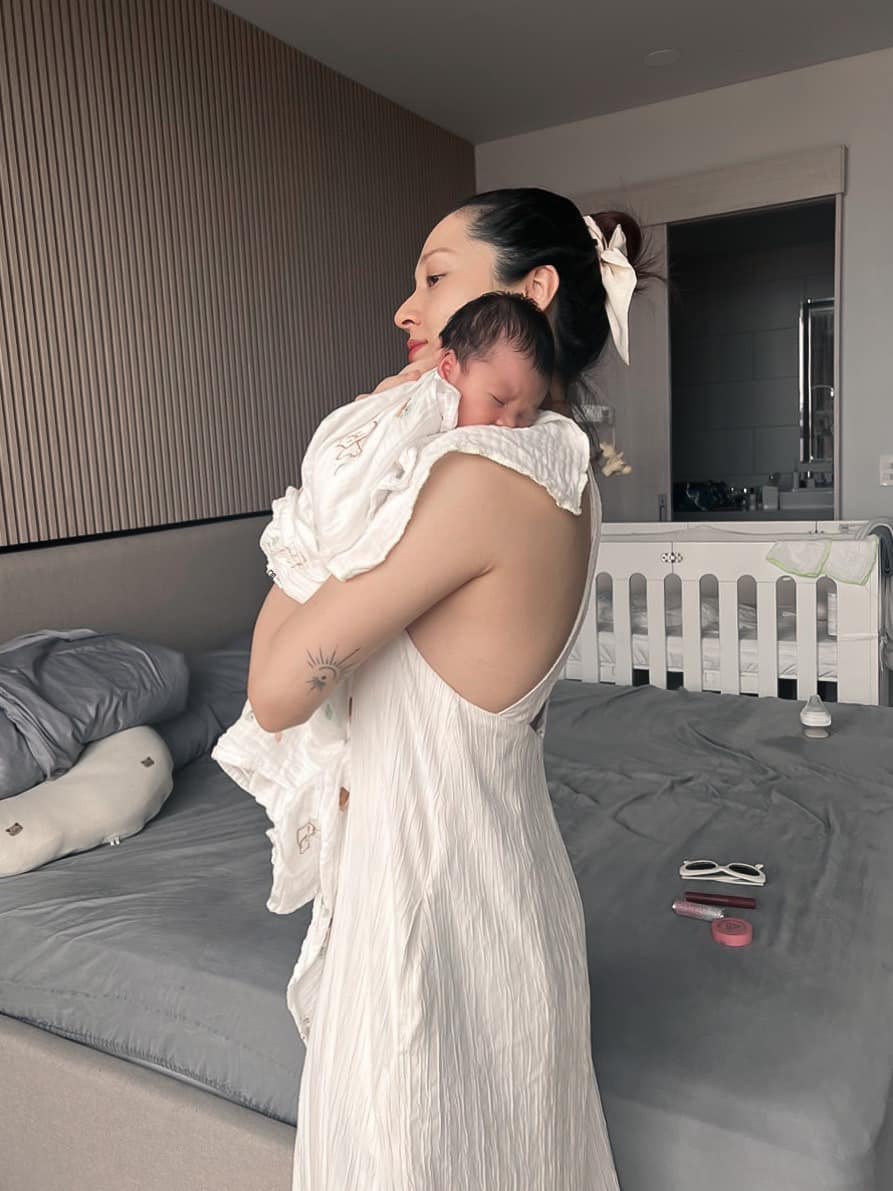 Bảo Anh đăng clip trò chuyện cực yêu lúc con gái 1 tháng tuổi, tiết lộ 