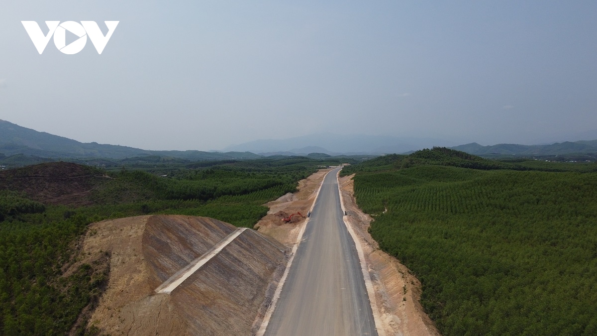 Tháo gỡ khó khăn, rút ngắn tiến độ các dự án cao tốc qua tỉnh Khánh Hòa- Ảnh 4.