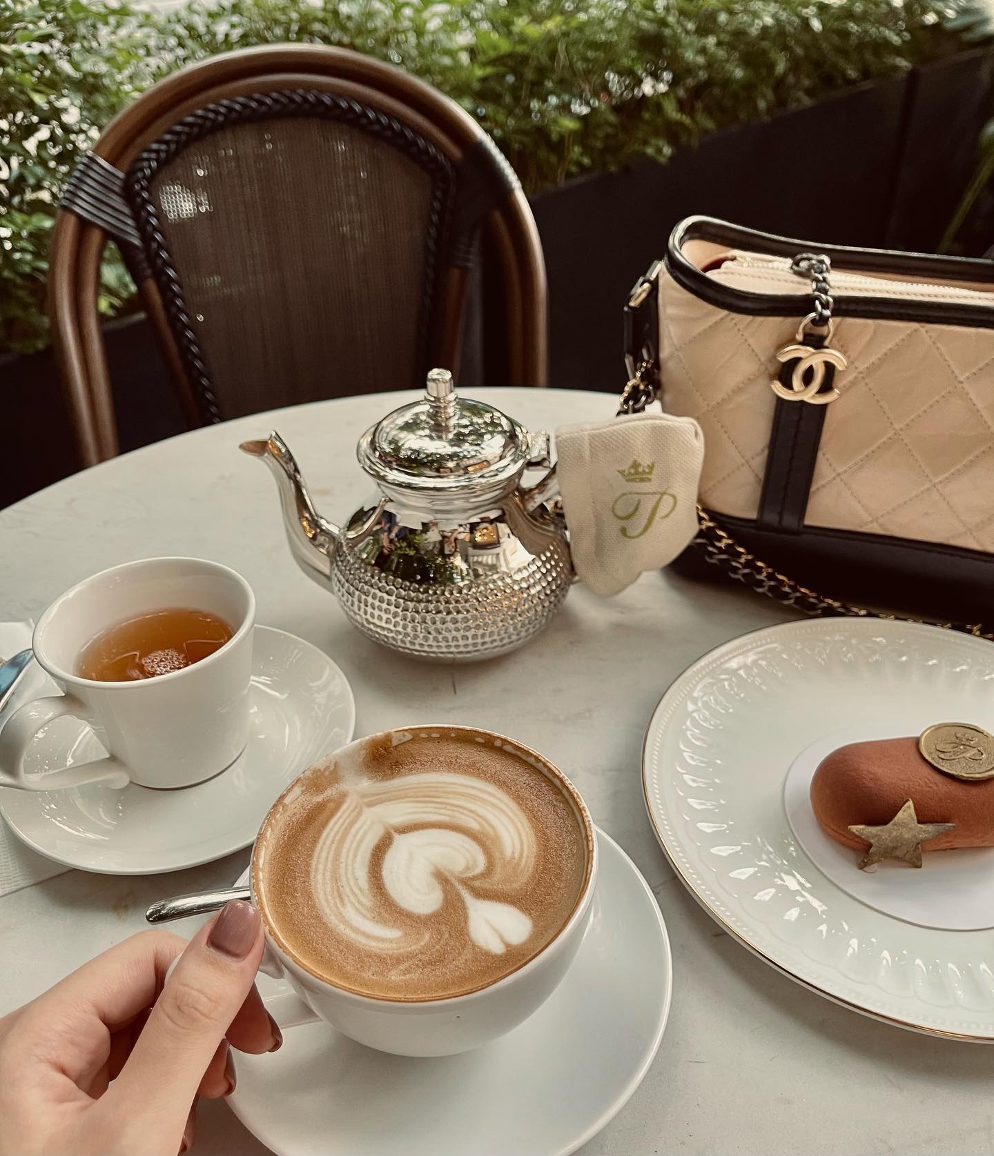 Phu nhân tập đoàn nghìn tỷ chê túi Chanel mua tận store cũng nổ da như hàng chợ- Ảnh 4. Phu nhân tập đoàn nghìn tỷ chê túi Chanel mua tận store cũng nổ da như hàng chợ- Ảnh 4.