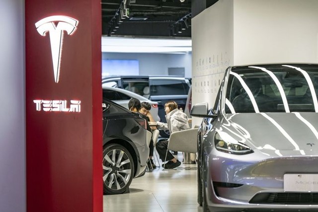Bỏ mặc cả thế giới chạy theo mình làm xe điện, Elon Musk khiến nhà đầu tư bàng hoàng khi nói muốn biến Tesla thành 'công ty hoàn toàn khác', việc bán xe chỉ là phụ- Ảnh 1.