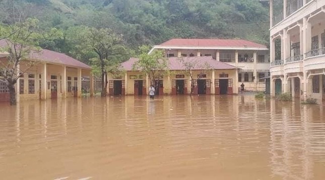 Gần 200 học sinh Sơn La nghỉ học do trường ngập nước- Ảnh 1.