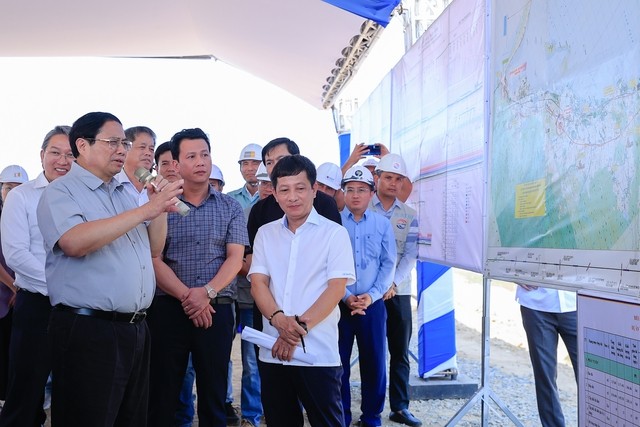 Thủ tướng chỉ đạo ‘nóng’ sau thị sát các dự án cao tốc Bắc - Nam- Ảnh 1.