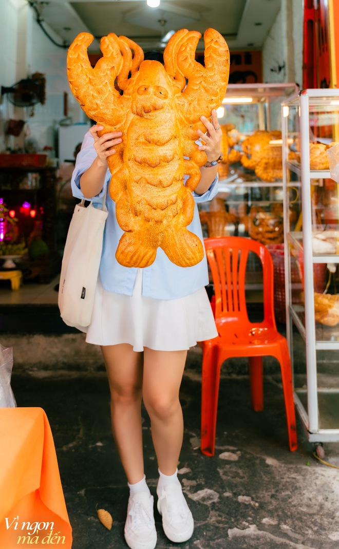 Mục sở thị lò bánh mì tạo hình cá sấu, tôm hùm... siêu to khổng lồ khiến ai đi qua cũng phải ngoái nhìn, mức giá 80.000VNĐ/chiếc liệu có xứng đáng?- Ảnh 12.