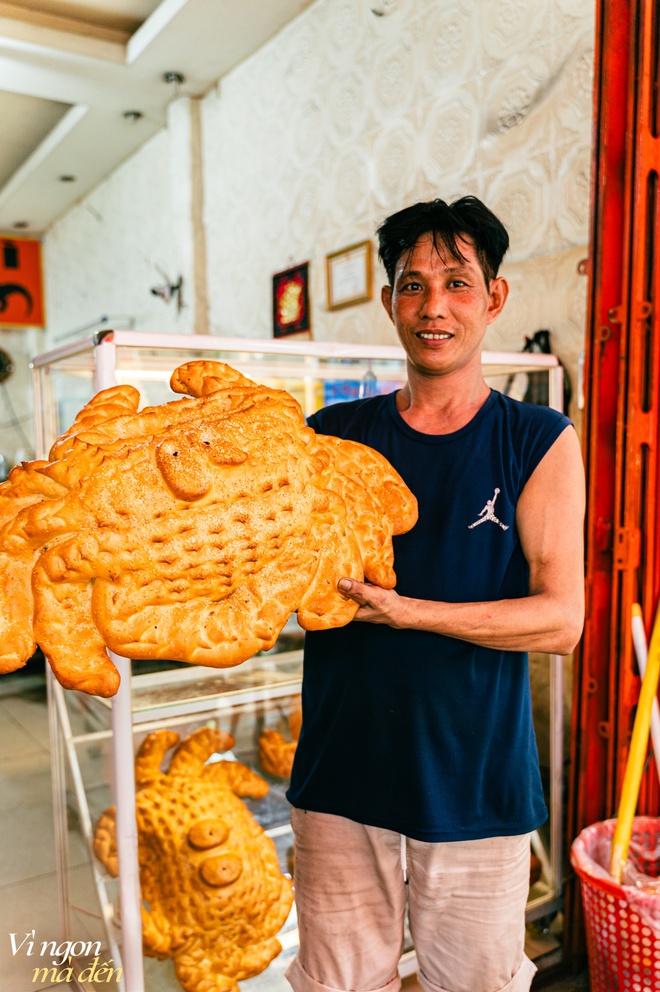 Mục sở thị lò bánh mì tạo hình cá sấu, tôm hùm... siêu to khổng lồ khiến ai đi qua cũng phải ngoái nhìn, mức giá 80.000VNĐ/chiếc liệu có xứng đáng?- Ảnh 5.