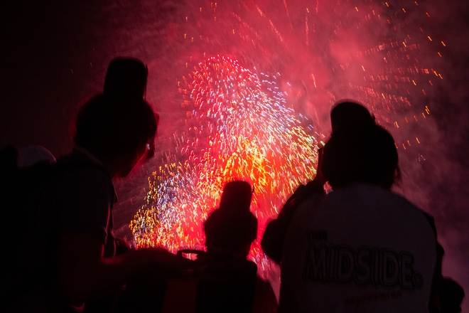 Chùm ảnh: Náo nức đi xem pháo hoa trên bầu trời Điện Biên Phủ- Ảnh 10.