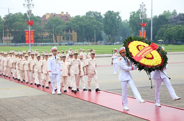 Lãnh đạo Đảng, Nhà nước vào Lăng viếng Chủ tịch Hồ Chí Minh- Ảnh 4.