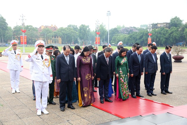 Lãnh đạo Đảng, Nhà nước vào Lăng viếng Chủ tịch Hồ Chí Minh- Ảnh 5.