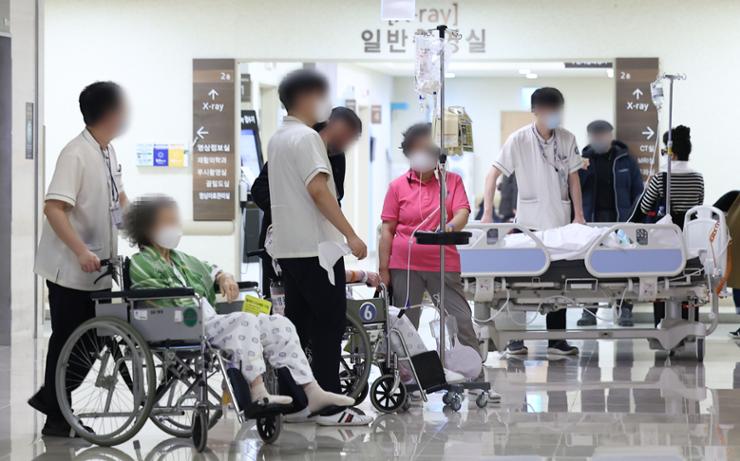 Làn sóng bác sĩ đình công làm tê liệt hoạt động bệnh viện ở những thành phố nhỏ của Hàn Quốc- Ảnh 1.