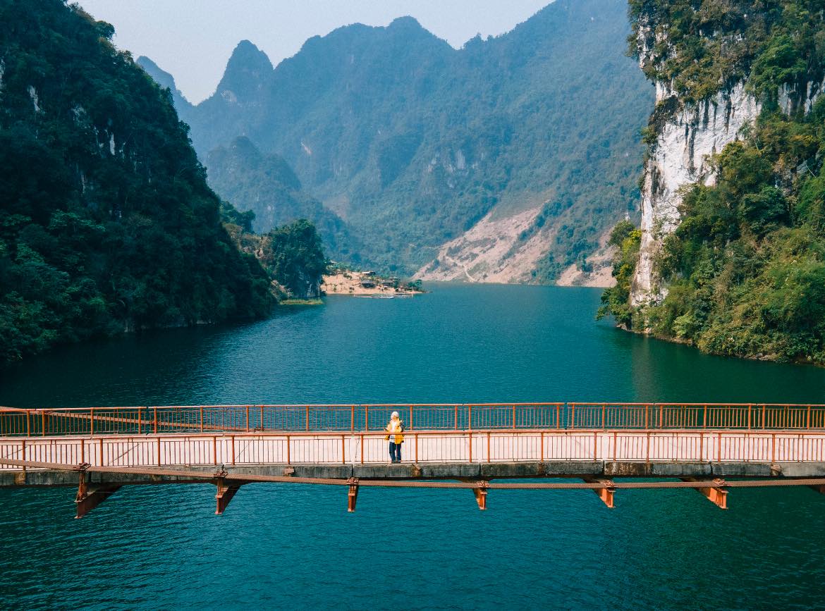 Phát hiện cây cầu treo đẹp như tranh vẽ giữa núi rừng Điện Biên, nhiều người không ngờ đây là khung cảnh tại Việt Nam- Ảnh 2.