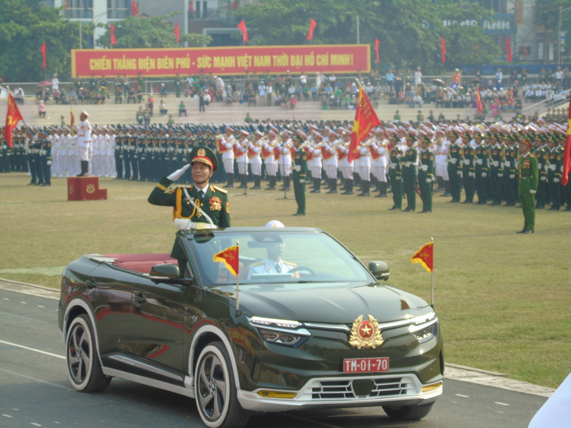 Hàng vạn du khách đổ về Điện Biên Phủ trước giờ đại lễ- Ảnh 39.