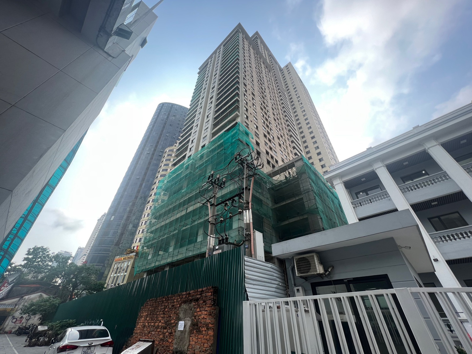 Cận cảnh toà nhà 39 tầng trên “đất vàng” của công ty Ba Đình xây hơn thập kỷ chưa xong- Ảnh 2.