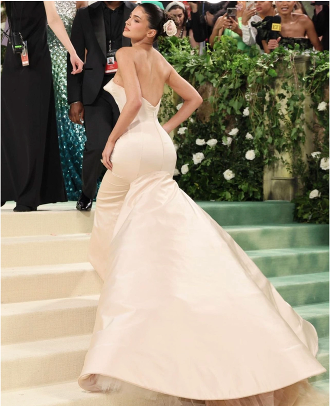 Những bộ cánh đẹp nhất và tệ nhất tại Met Gala 2024: Jennie gây bất ngờ, Kylie Jenner và Dua Lipa bị chê- Ảnh 30.