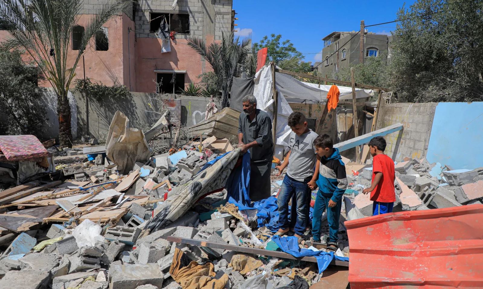 Người dân kể lại nỗi kinh hoàng khi Israel bắt đầu chiến dịch tấn công Rafah- Ảnh 1.