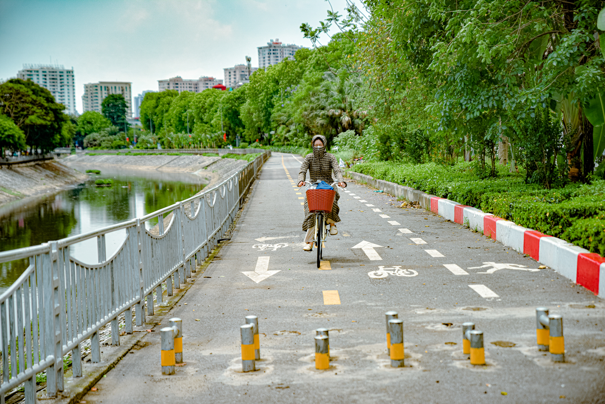 Toàn cảnh một con đường quen thuộc tại Hà Nội có thể được đầu tư 4.500 tỷ mỗi km, trở thành tuyến đường 'đắt nhất hành tinh'- Ảnh 13.