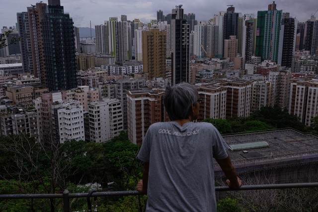 'Bật khóc' ở Hồng Kông: Thị trường cho thuê văn phòng giảm thê thảm, nhà xây lên hoàn thiện không ai mua, lãi đầu tư BĐS còn không bằng tiền gửi ngân hàng- Ảnh 1.