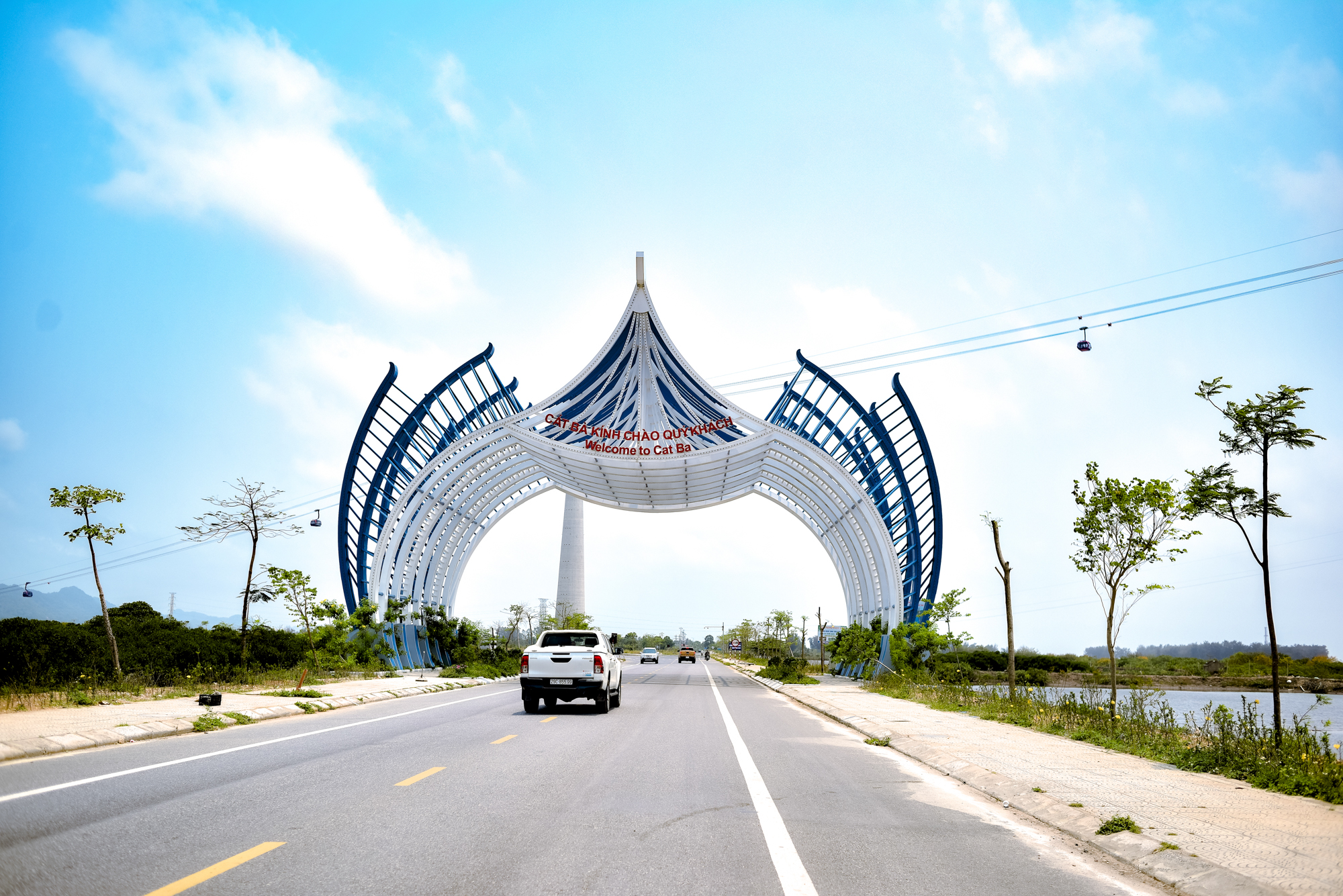 Ngắm con đường 1.800 tỷ uốn lượn giữa rừng và biển, chạy xuyên hòn đảo lớn thứ 3 Việt Nam- Ảnh 2.