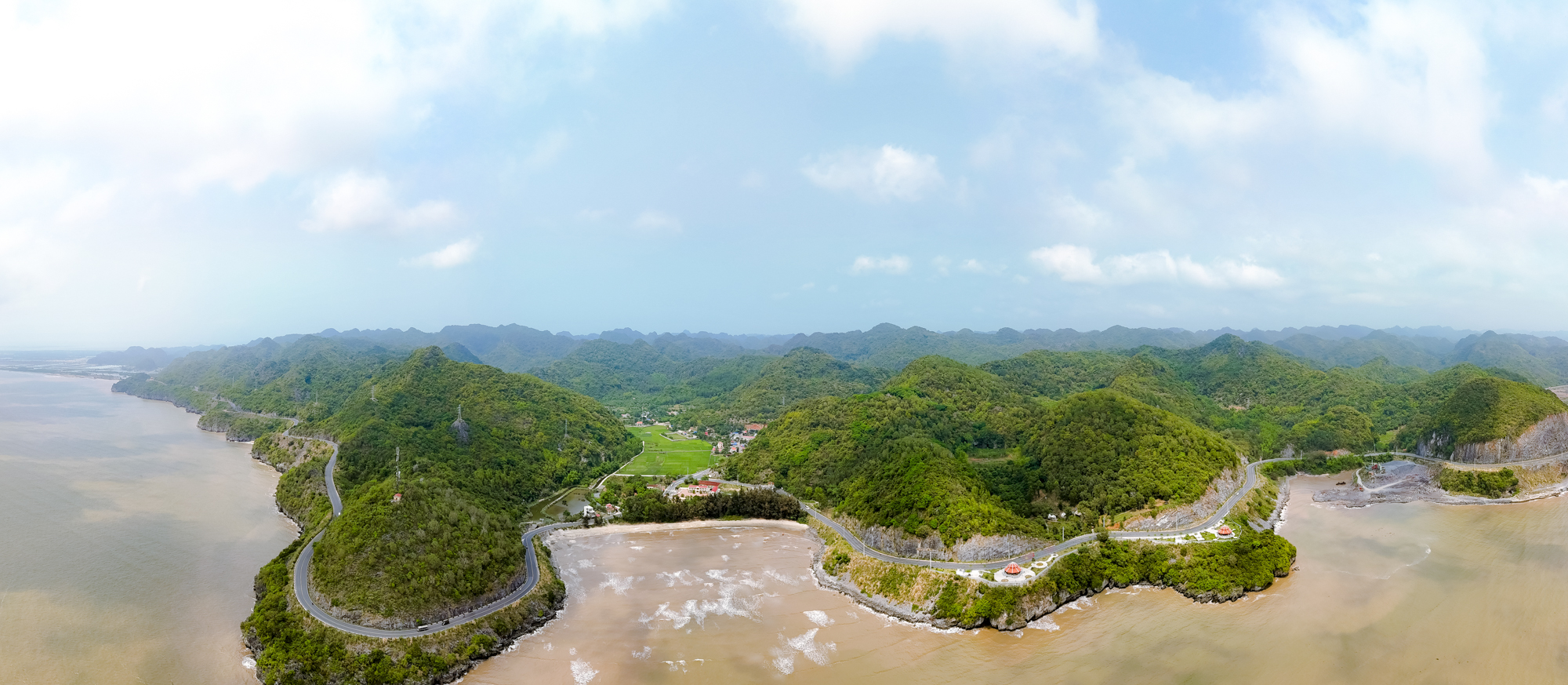 Ngắm con đường 1.800 tỷ uốn lượn giữa rừng và biển, chạy xuyên hòn đảo lớn thứ 3 Việt Nam- Ảnh 9.